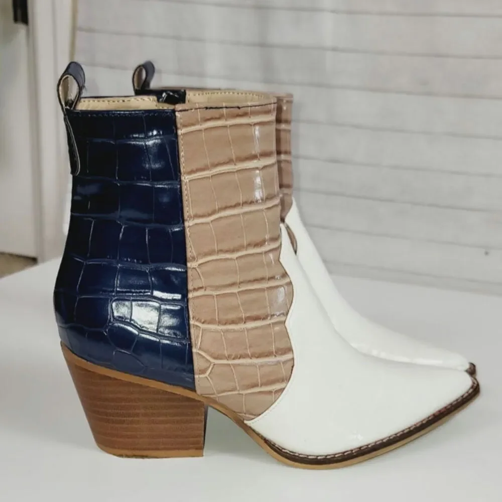 ARIDER GIRL Delite Crocodile Print Ankle Boot in Navy Cream, sz 7